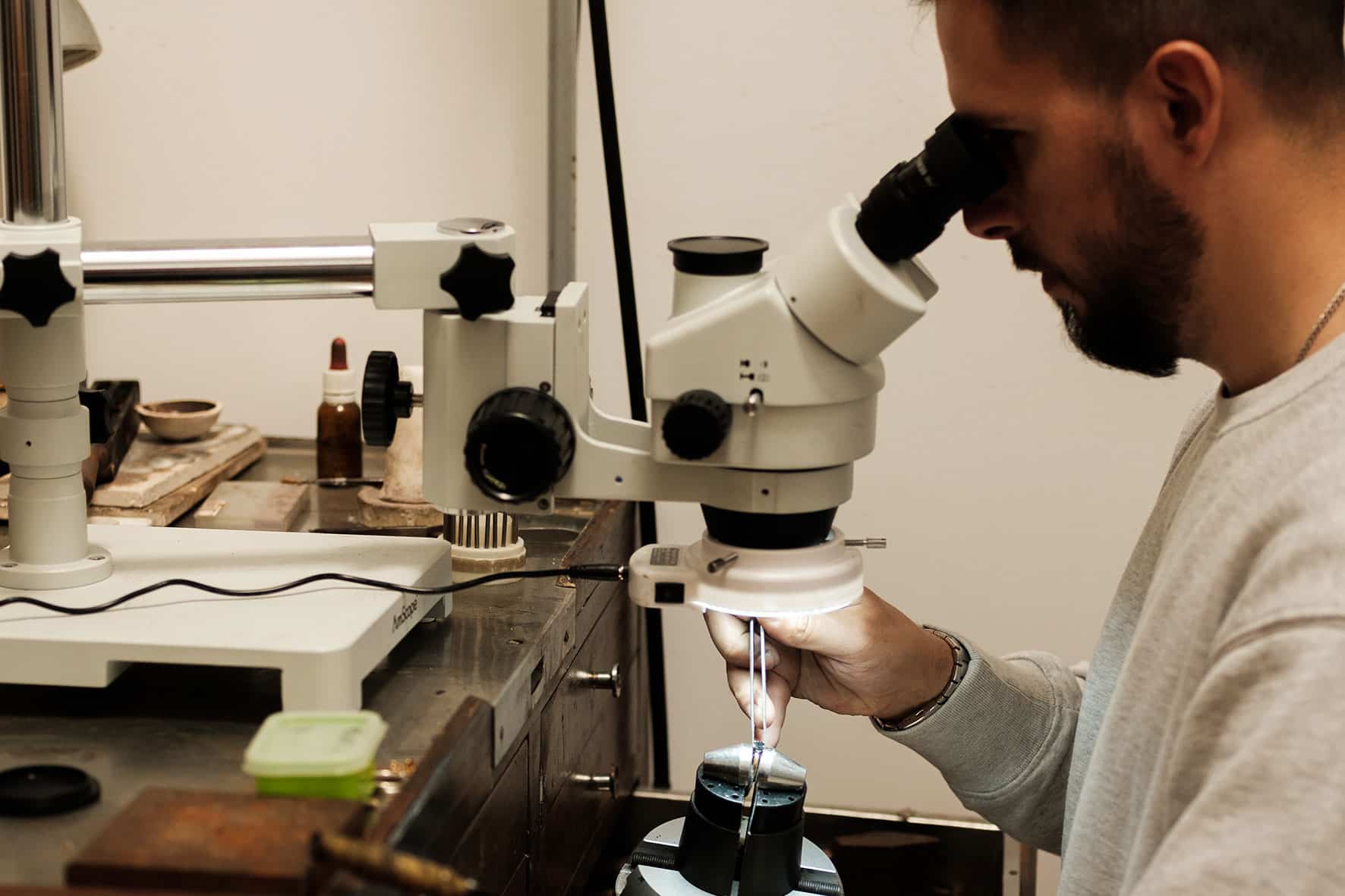 Romeu looks through the microscope.